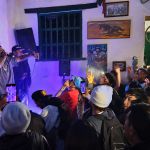 Concierto de rap entre la multitud